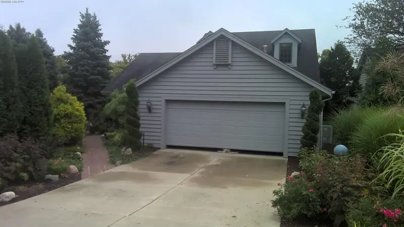 Property photo: 10001 WOODLAND RDG W