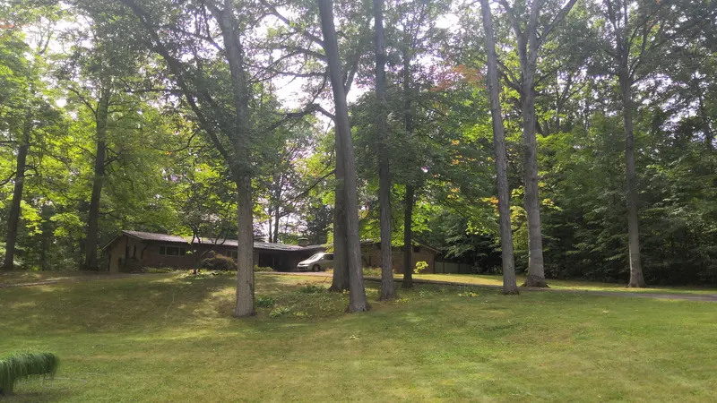 Property photo: 10005 CIRCLEWOOD DR