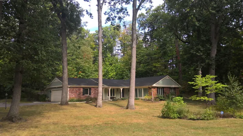 Property photo: 10006 CIRCLEWOOD DR