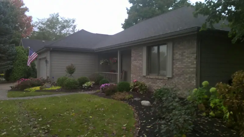 Property photo: 10006 WOODLAND RDG W