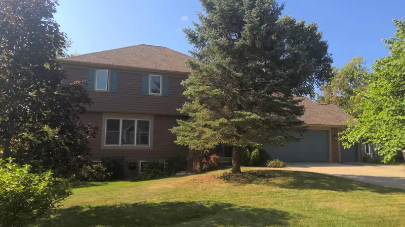 Property photo: 10013 CROWN POINT DR