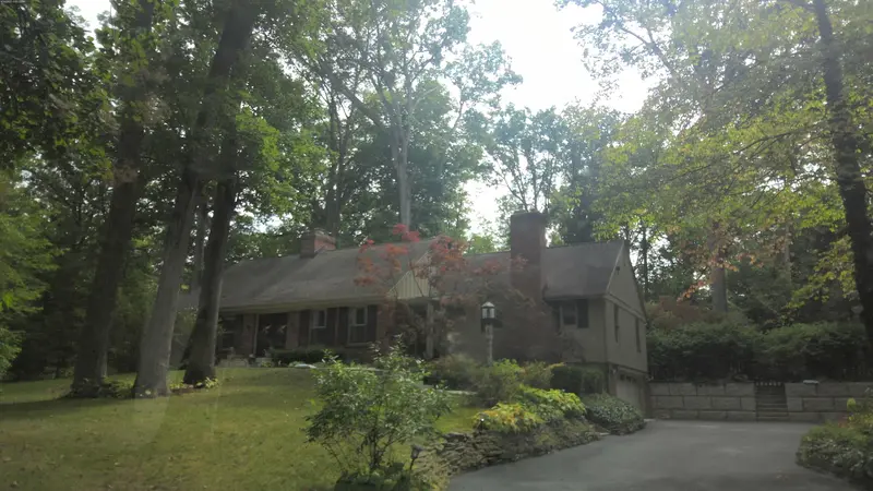 Property photo: 10027 CIRCLEWOOD DR