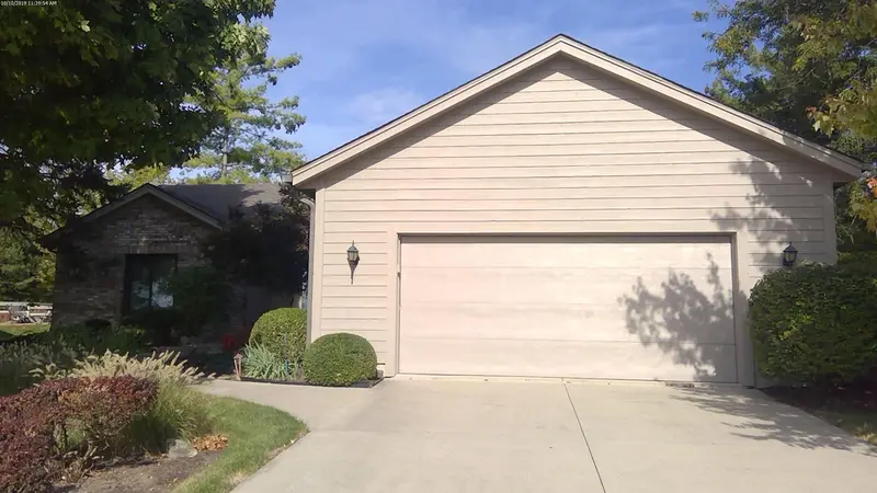 Property photo: 10030 WOODLAND RDG W