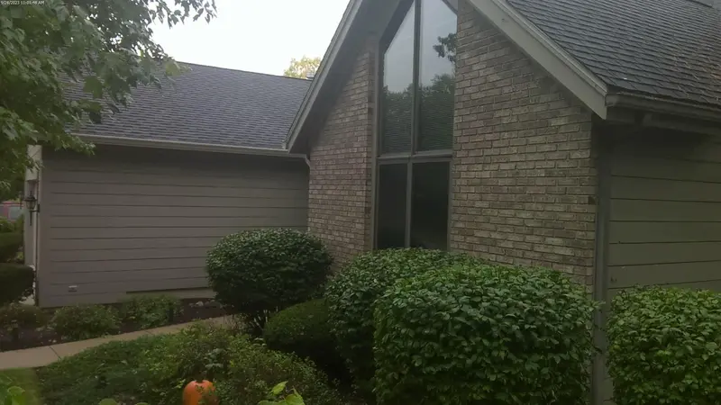 Property photo: 10124 WOODLAND RDG W