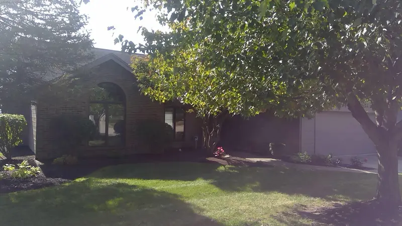 Property photo: 10127 WOODLAND RDG W