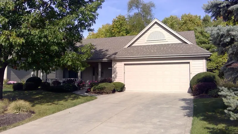 Property photo: 10132 WOODLAND RDG W