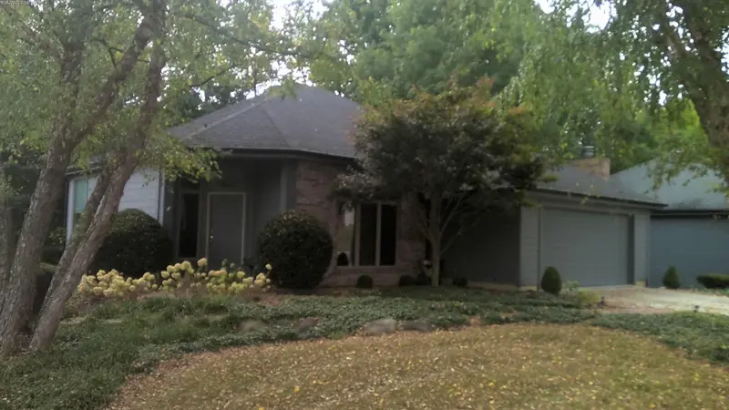 Property photo: 10135 WOODLAND RDG W