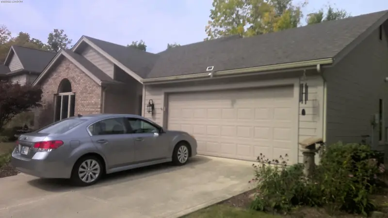 Property photo: 10136 WOODLAND RDG W