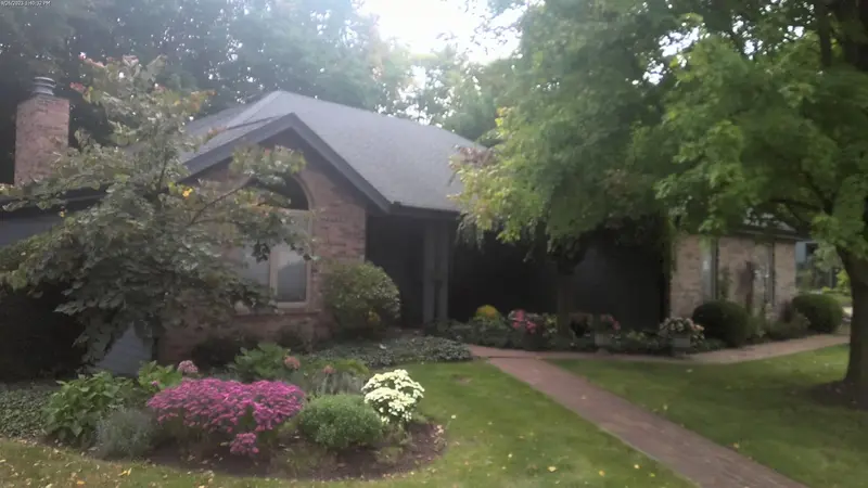 Property photo: 10139 WOODLAND RDG W