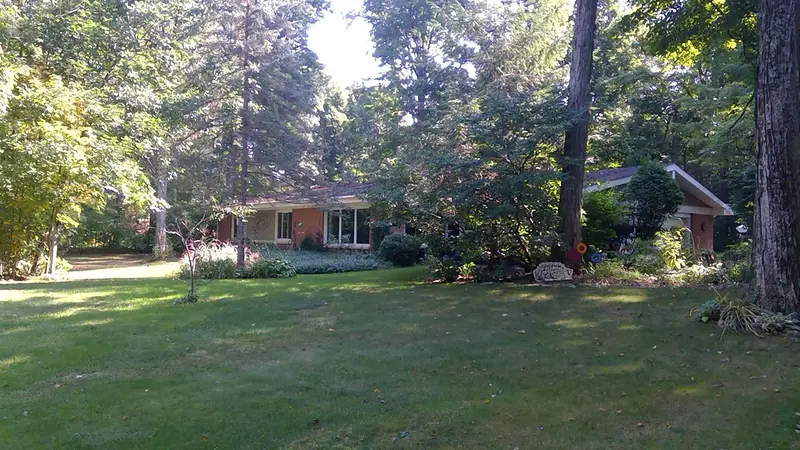 Property photo: 10203 CIRCLEWOOD DR