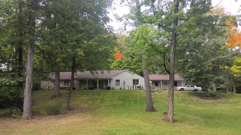 Property photo: 10204 CIRCLEWOOD DR