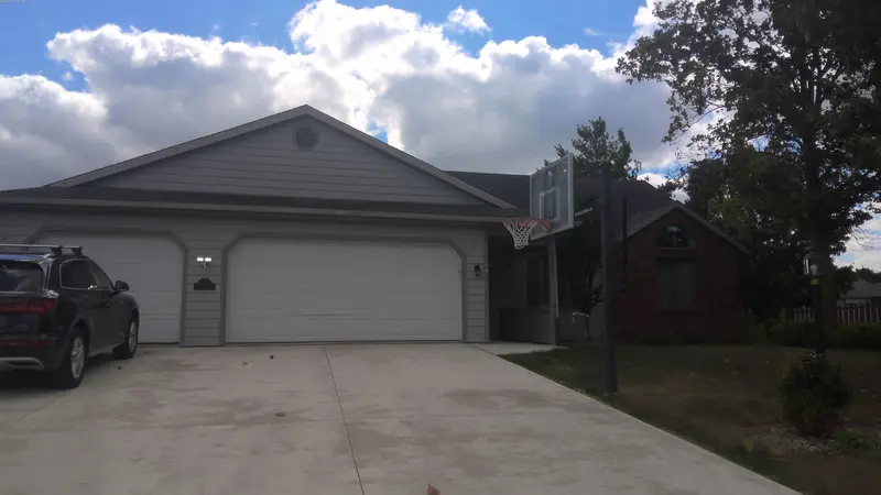 Property photo: 10209 DEER CREEK LN