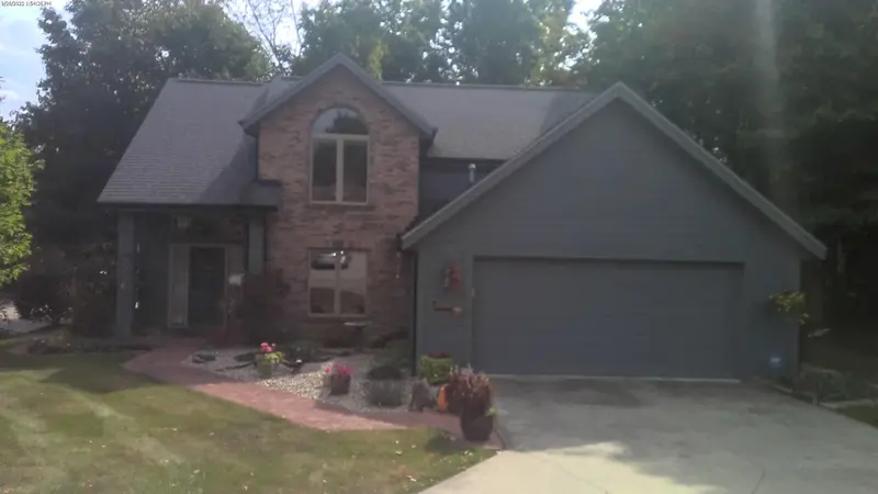 Property photo: 10209 WOODLAND RDG W