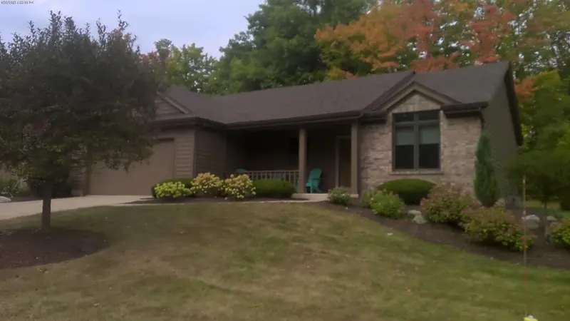 Property photo: 10216 WOODLAND RDG W