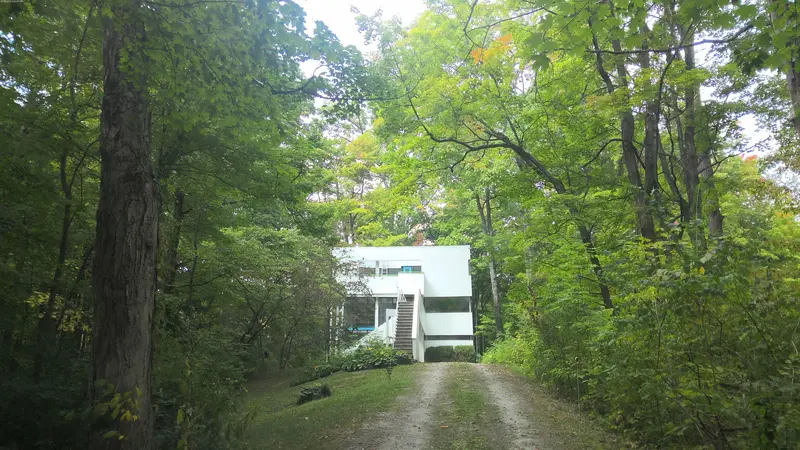 Property photo: 10220 CIRCLEWOOD DR