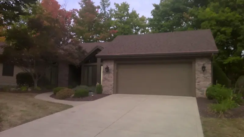 Property photo: 10222 WOODLAND RDG W