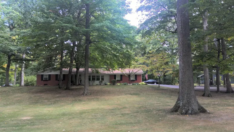 Property photo: 10223 CIRCLEWOOD DR