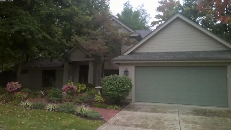 Property photo: 10223 WOODLAND RDG W