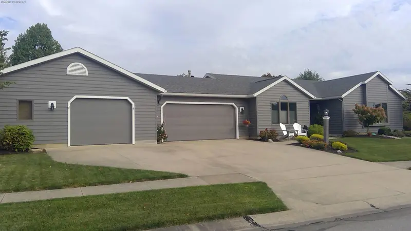 Property photo: 10302 COPPER TREE PL