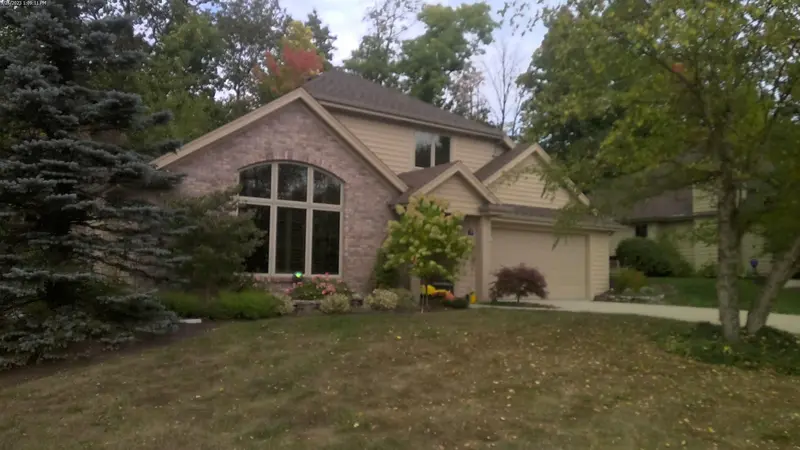 Property photo: 10312 WOODLAND RDG W