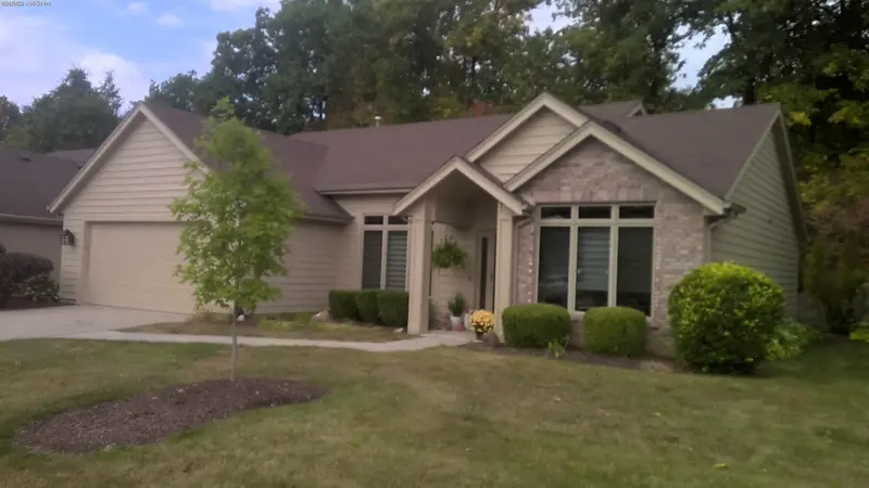 Property photo: 10320 WOODLAND RDG W