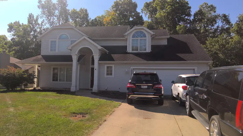 Property photo: 10325 WOODS EDGE LN