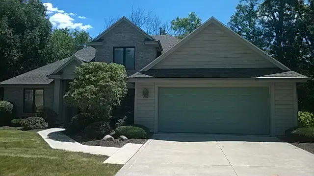 Property photo: 10327 WOODLAND RDG W