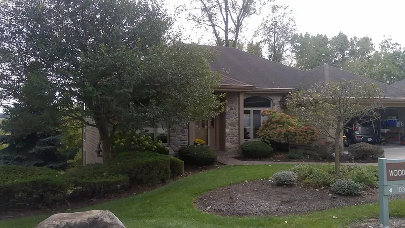 Property photo: 10401 WOODLAND RDG W