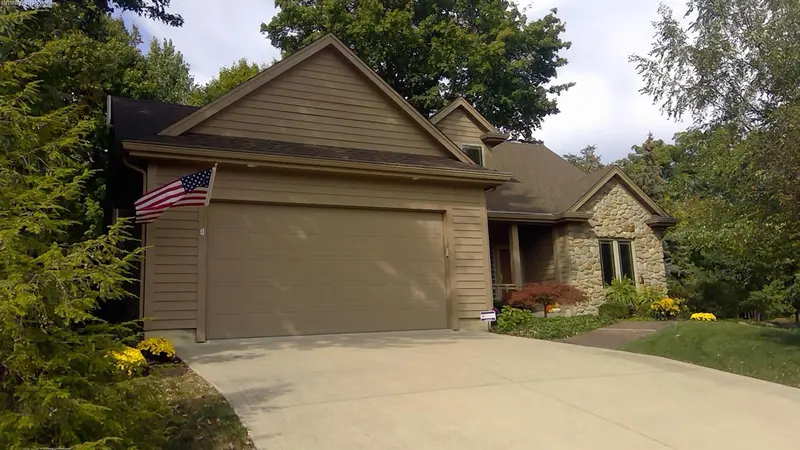 Property photo: 10406 WOODLAND RDG W