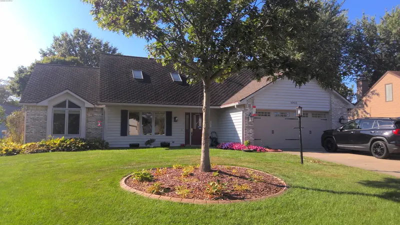 Property photo: 10413 BENT TREE LN