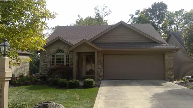 Property photo: 10413 WOODLAND RDG W