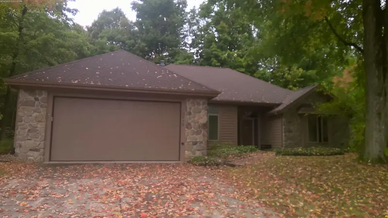 Property photo: 10414 WOODLAND RDG W