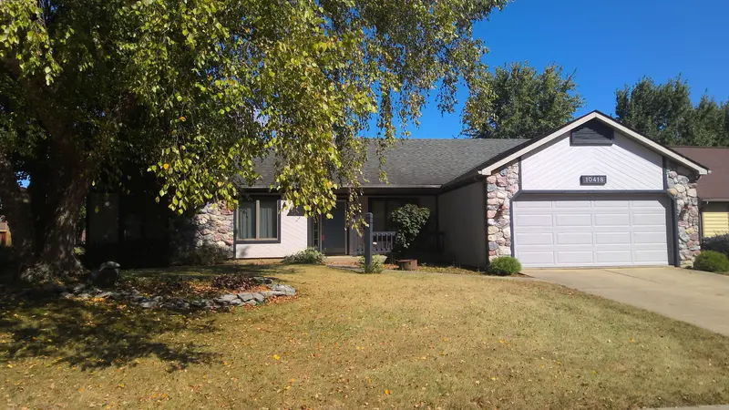 Property photo: 10418 WOODS EDGE LN