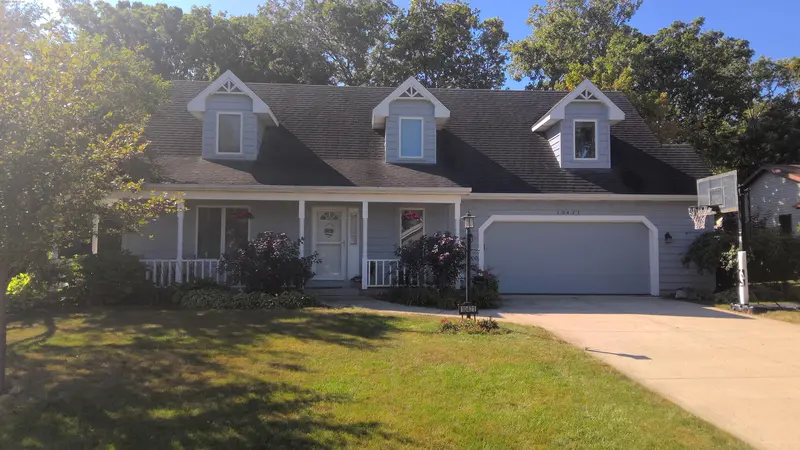 Property photo: 10421 WOODS EDGE LN