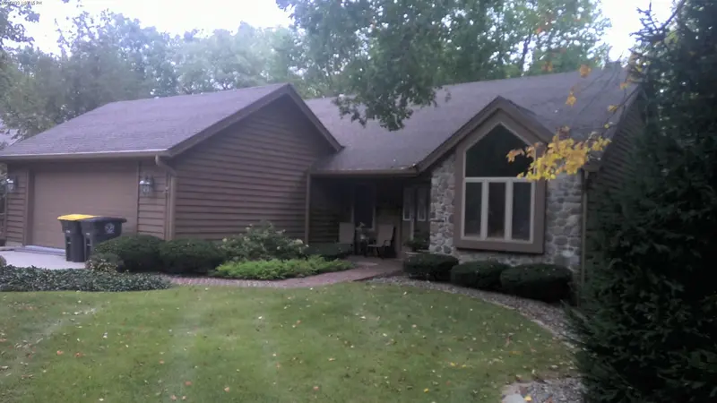 Property photo: 10425 WOODLAND RDG W