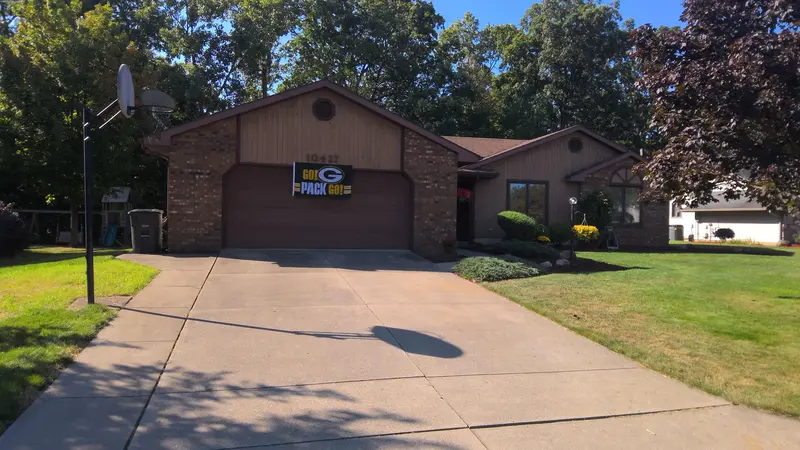 Property photo: 10427 WOODS EDGE LN