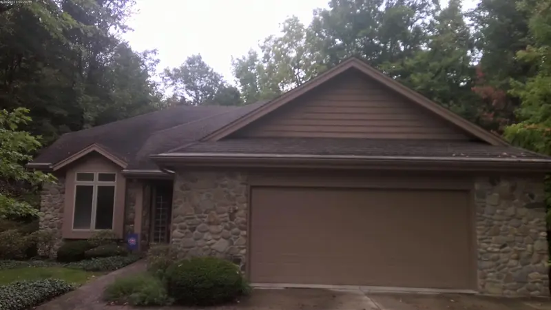 Property photo: 10430 WOODLAND RDG W