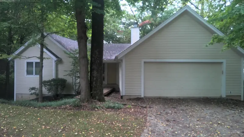 Property photo: 10431 WOODLAND RDG W