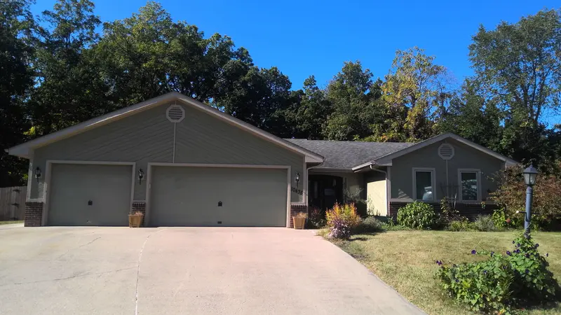 Property photo: 10435 WOODS EDGE LN