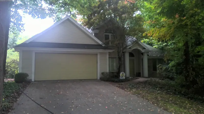 Property photo: 10505 WOODLAND RDG W