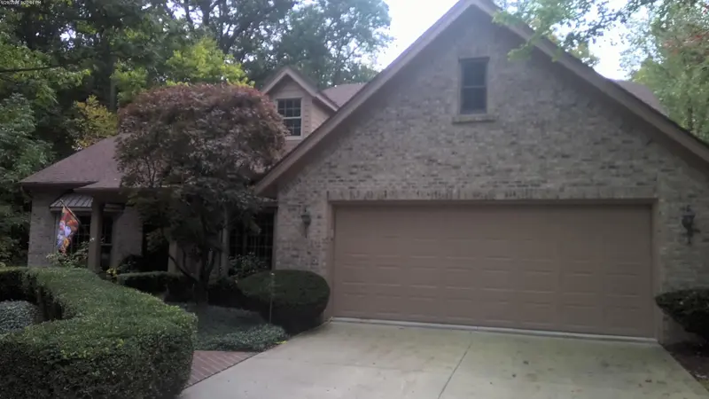 Property photo: 10519 WOODLAND RDG W