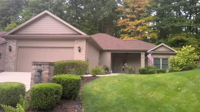 Property photo: 10520 WOODLAND RDG W