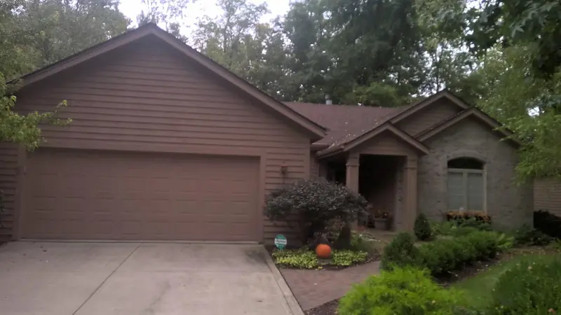 Property photo: 10525 WOODLAND RDG W