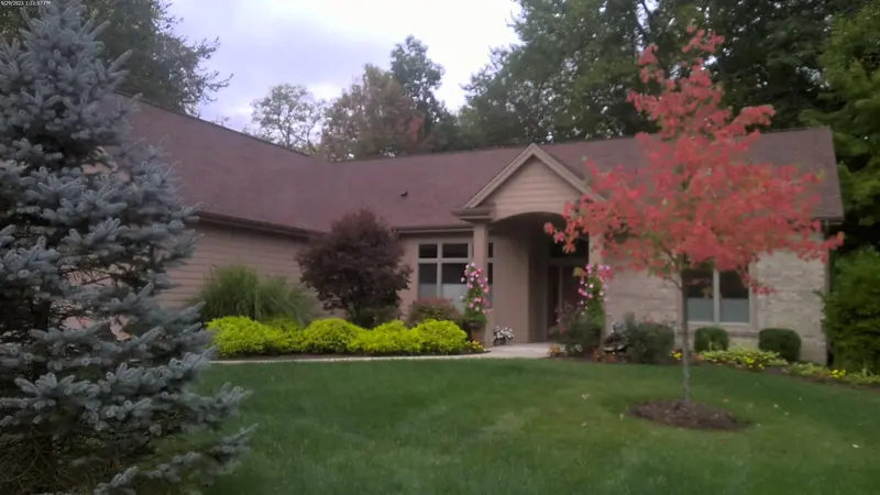 Property photo: 10528 WOODLAND RDG W