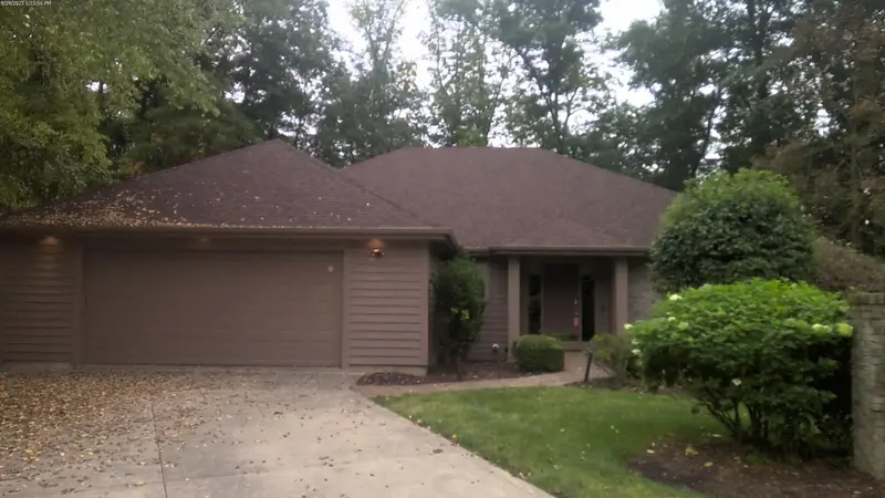 Property photo: 10529 WOODLAND RDG W