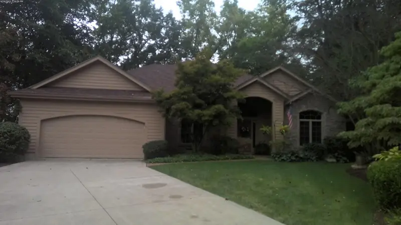 Property photo: 10533 WOODLAND RDG W