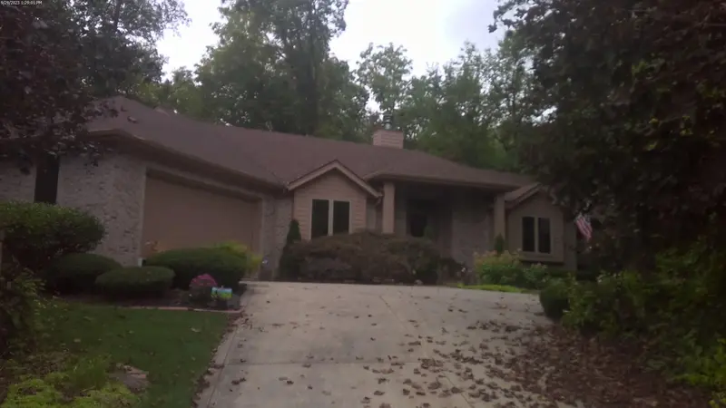 Property photo: 10536 WOODLAND RDG W