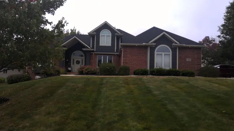 Property photo: 11006 CLAREWOOD CT