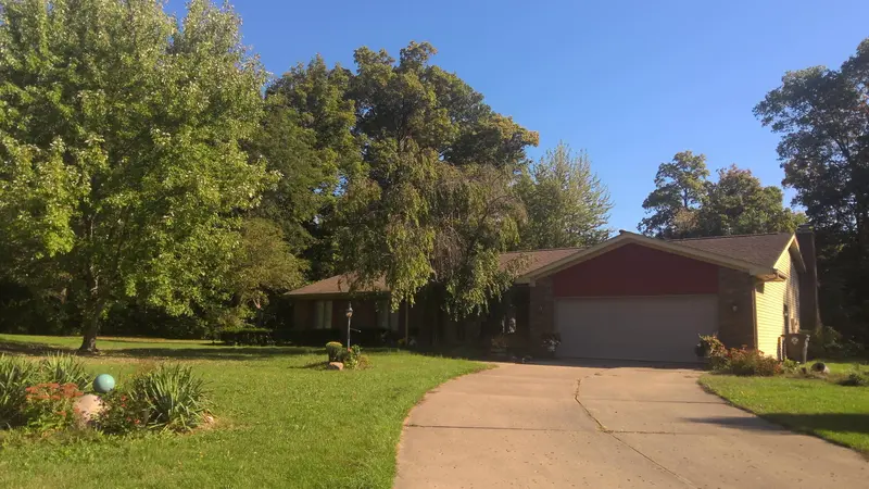 Property photo: 11830 HONEYSUCKLE CT