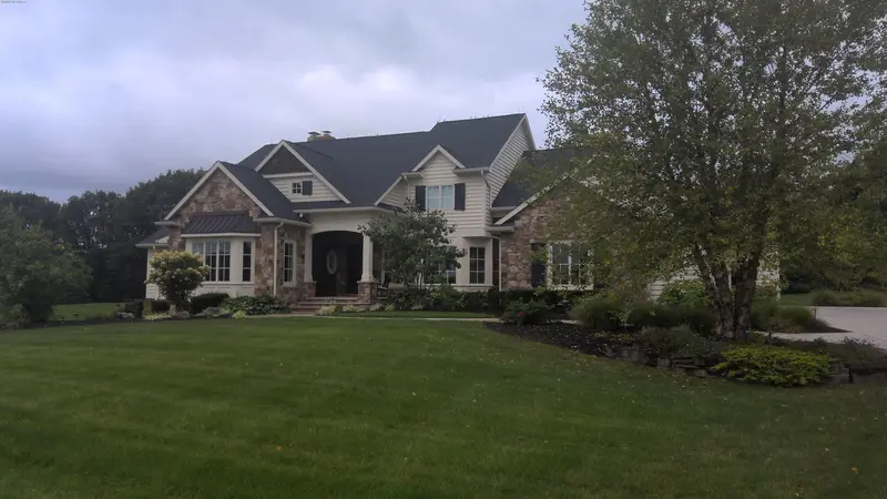 Property photo: 12024 KINGSBRIDGE RD